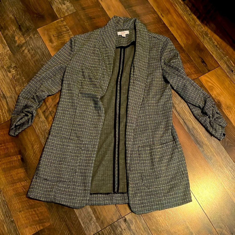 Juniors Candie’s Blazer. Ruched 3/4 sleeves. NWOT. Size Small.